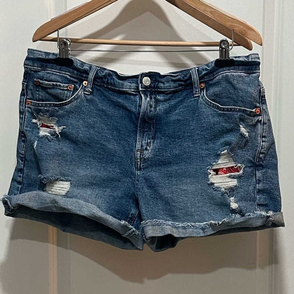 Gap Women's Blue Denim Shorts Distressed Raw Hem Medium Wash Size 16